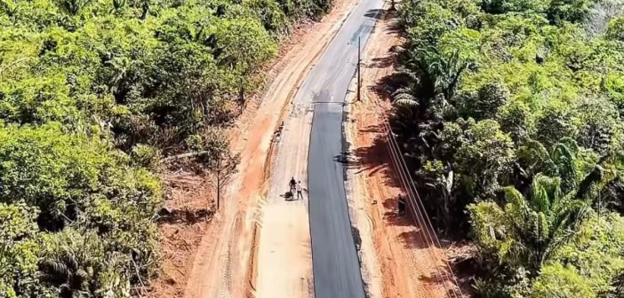 PREFEITURA DE CAMETÁ INICIA PAVIMENTAÇÃO DE 2 QUILÔMETROS NA ESTRADA DO COCO, NO TRECHO DO MATAQUIRI
